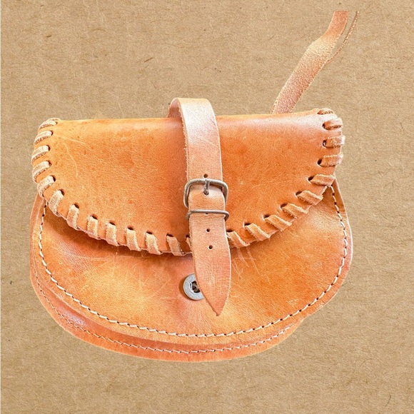 Small leather crossbody bag can also be looped through your belt. Made in Greece - Picture 5 of 11